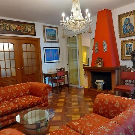Il Mecenate Suite D'Autore Palermo Luaran gambar